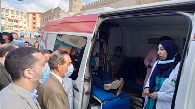 رد الجميل.. العشرات يتجمعن للتبرع بالدم لمعلمة بكفر الشيخ أمام المدرسة التي تعمل بها (صور)