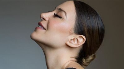 بدون ألم وفقد ومُعاناة.. منة شلبي تستقبل العام الجديد بإطلالة مميزة