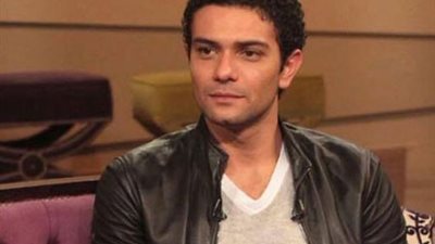 توفيت بسبب أزمة صحية.. آسر ياسين ينعى والدة زوجته