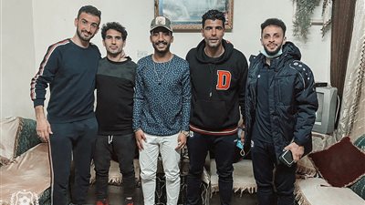 لاعبو الإسماعيلي يزورون الناشئ يوسف مؤمن المصاب بالسرطان (صور)