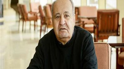 يسري الفخراني يعرض صور نادرة للكاتب وحيد حامد