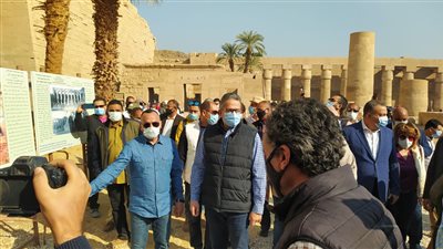 وزير السياحة والآثار يستجيب لطلب أصحاب البازارات بالأقصر  بمد العمل لمنتصف الليل (صور)