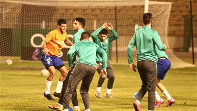 إحماء لاعبي الإسماعيلي قبل مواجهة المقاصة بالدوري