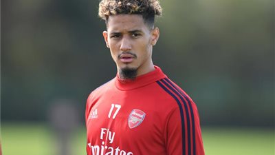 أرسنال يستعد لإعارة مدافع الفريق لـ