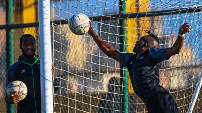 مهمة جديدة لرزاق سيسيه في مران الاتحاد قبل لقاء المصري (صور)