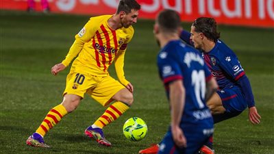 برشلونة ينهي الشوط الأول متقدمًا على هويسكا بهدف دي يونج