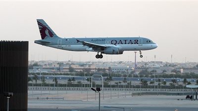 عبور أول طائرة قطرية أجواء السعودية بعد فتح المجال