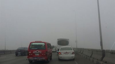 غلق محور 30 يونيو للقادم والمتجه إلى الإسماعيلية والسويس أمام حركة مرور السيارات لوجود شبورة