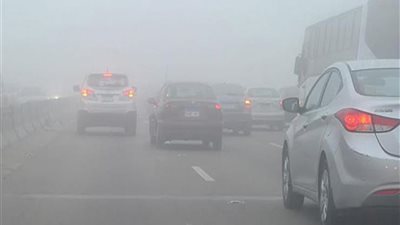 غلق الطريق الصحراوي الشرقي من بني سويف والمنيا وأسيوط أمام السيارات بسبب الشبورة الكثيفة