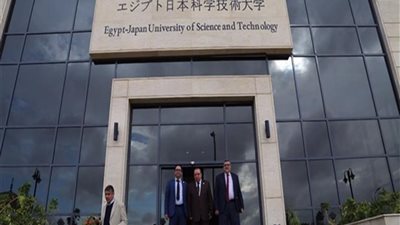 الجامعة اليابانية تسيطر على كورونا بسوار وتطبيق على المحمول يحذر من المصابين