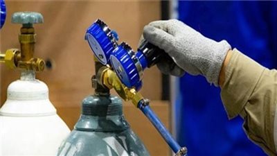 العرض والطلب يتحكم في الأرواح.. نقص الأكسجين بين صرخات المرضى وجشع التجار