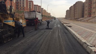 بدء أعمال رصف طريق شمال المطار بمدينة 6 أكتوبر الجديدة