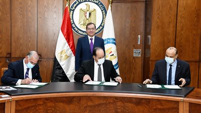 توقيع عقود إنشاء محطات تموين غاز جديدة بين غازتك وكارجاس وشل أوت