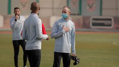 محلل الأداء يوشا فالوديا يبدأ عمله مع الأهلي