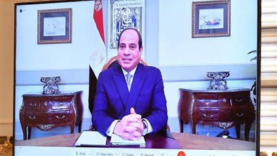 في لقاءٍ عبر الفيديو كونفرانس.. السيسي يهنئ الشعب المصري بعيد الميلاد (صور)