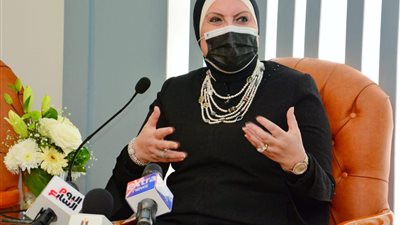 نيفين جامع: مراجعة طلبات تحويل السيارات للعمل بالغاز الطبيعي خلال أيام