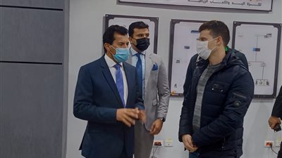 استعدادا لبطولة العالم لليد.. وزير الرياضة يتفقد صالة السادس من أكتوبر