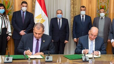 وزير الإنتاج الحربي يشهد توقيع بروتوكول مع شركة لتصنيع الطلمبات