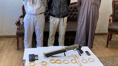 ننشر صورة المتهمين بقتل تاجر الواحات وزوجته.. وعودة الذهب المسروق (تفاصيل)