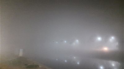 شبورة مائية كثيفة تغطي معظم طرق محافظة البحيرة (صور)