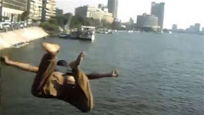 التحقيق مع شاب في محاولة انتحاره بإلقاء نفسه من أعلى كوبري عباس