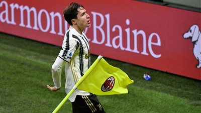 بيرلو يتغنى بكييزا وينتقد التحكيم بعد الفوز على ميلان 