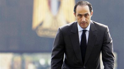 زيارة مفاجئة لجمال مبارك بقرية تونس في الفيوم (صورة)