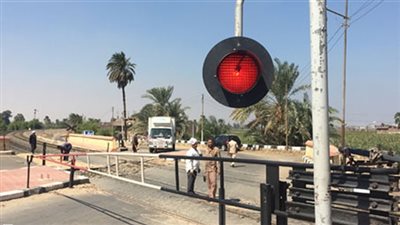 غلق مزلقان قناطر ديروط بأسيوط 4 أيام لتطويره إلكترونيًّا