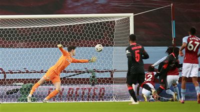 التعادل يحسم الشوط الأول من مواجهة ليفربول وأستون فيلا