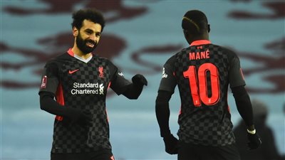 ليفربول يبرز احتفال محمد صلاح وماني أمام أستون فيلا