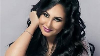 أنا هربيك.. رحاب الجمل تتقدم ببلاغ ضد ممثل مشهور اقتحم 