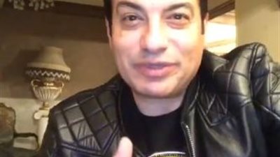 في عيد ميلاده الـ55.. إيهاب توفيق يطلب من الجمهور  الدعاء لوالديه (فيديو)