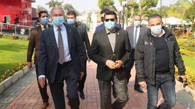 وزير الرياضة يتابع الإجراءات الاحترازية في الأهلي والزمالك