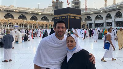 تشييع جنازة والدة حسن الرداد من مسجد عمرو بن العاص بدمياط