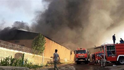مصرع شخص وإصابة 8 في حريق هائل بمصنع ملابس بالإسكندرية