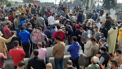 أهالي قرية بسنتواي بالبحيرة يشيعون جثمان وكيل وزارة الصحة بالقليوبية (صور)
