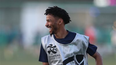 تعرف على تطورات إصابة نجم الأهلي السعودي قبل لقاء 