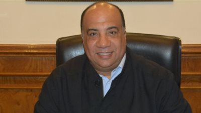 أزمة مالية تضرب 