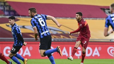 روما يخطف تعادلًا مثيرًا من انتر في الدوري الإيطالي 