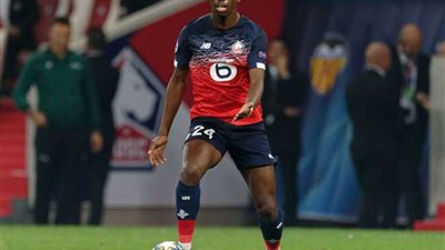 مانشستر يونايتد يقترب من التعاقد مع نجم ليل الفرنسي