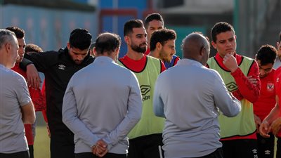 مران خططي في ختام استعداد الأهلي لمواجهة الإنتاج الحربي بالدوري الممتاز