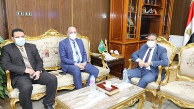 مساعد وزير الصحة بالمنوفية يتابع استهلاك الأكسجين في مستشفيات الحميات (صورة)