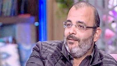 أيمن بهجت قمر يطالب بمحاكمة رامي صبري بعد نشره أغنية لعمرو دياب بصوته