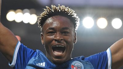 ميلان ينافس بوروسيا مونشنجلادباخ لضم مدافع الدوري الفرنسي