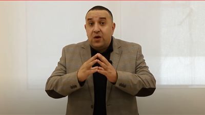 وائل لطفي: العلاقة بين 