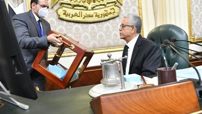 بدء عملية فرز أصوات النواب لاختيار وكيلي البرلمان