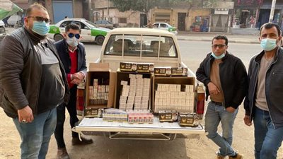 الرقابة التجارية بالفيوم تضبط 1030 علبة سجائر بدون فواتير و500 كمامة مجهولة المصدر (صور)