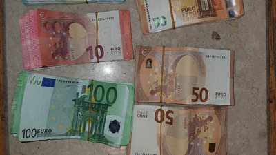 جمارك مطار القاهرة تضبط محاولة تهريب عدد من الأقراص المخدرة وكمية من النقد الأجنبي