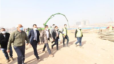 مسؤولو الإسكان يتفقدون مشروع تطوير منطقة سور مجرى العيون بمحافظة القاهرة