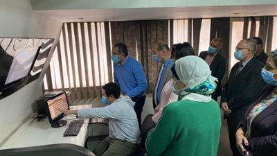 خالد العناني يتفقد أعمال مركز تتبع المركبات السياحية GPS التابع للوزارة